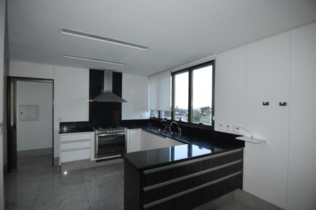 Apartamento à venda com 278m², 4 quartos e 4 vagas
