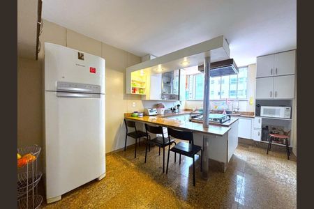 Apartamento à venda com 315m², 4 quartos e 3 vagasFoto 35
