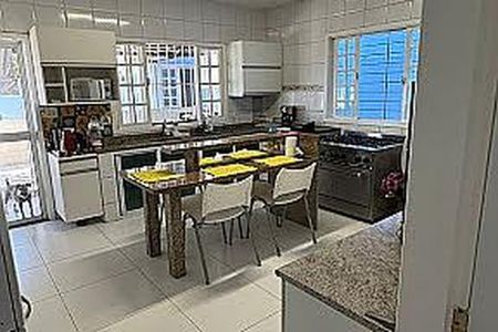 Casa à venda com 173m², 4 quartos e 4 vagas