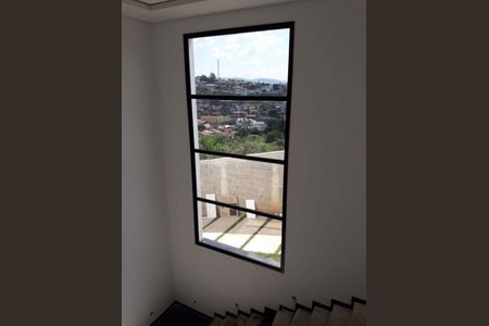 Casa à venda com 3 quartos, 300m² em Vale Azul, Jundiaí