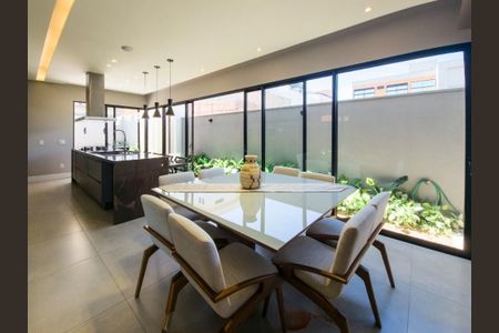 Casa à venda com 3 quartos, 245m² em Jardim Samambaia, Jundiaí