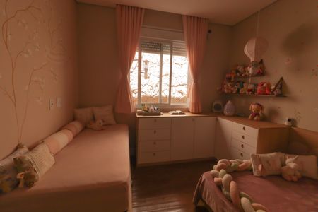 Casa à venda com 404m², 4 quartos e 6 vagasSuíte 2