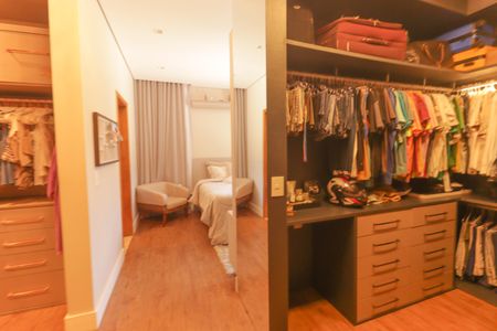 Casa à venda com 404m², 4 quartos e 6 vagasCloset Suíte 1