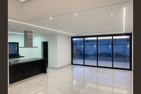 Casa à venda com 3 quartos, 279m² em Jardim Samambaia, Jundiaí