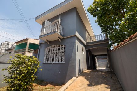 Casa para alugar com 200m², 4 quartos e 3 vagasFachada