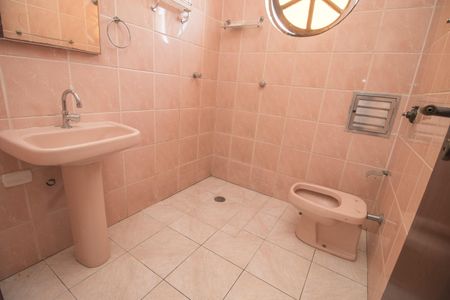 Casa para alugar com 200m², 4 quartos e 3 vagasBanheiro Social