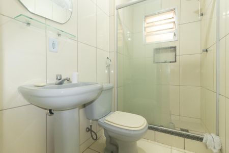 Banheiro de apartamento para alugar com 1 quarto, 40m² em Guaratiba, Rio de Janeiro