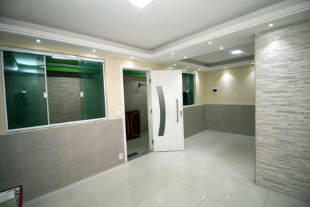 Sala de casa para alugar com 2 quartos, 110m² em Olaria, Rio de Janeiro