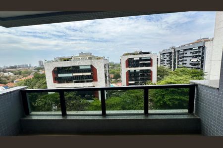 Apartamento à venda com 84m², 2 quartos e 2 vagasVaranda