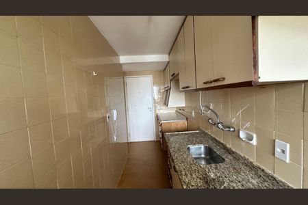 Apartamento à venda com 84m², 2 quartos e 2 vagasCozinha