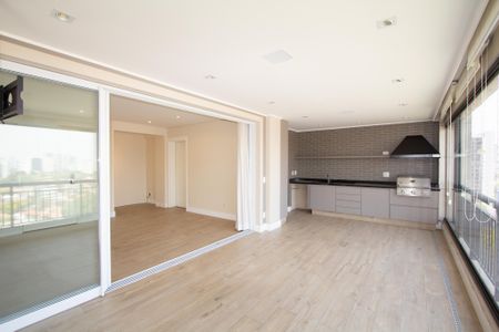 Apartamento à venda com 134m², 3 quartos e 3 vagasVaranda