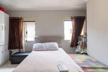 Casa à venda com 3 quartos, 226m² em Vila Euthalia, São Paulo