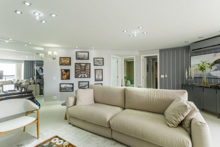 Sala de apartamento à venda com 3 quartos, 130m² em Indianópolis, São Paulo