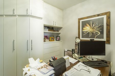 Apartamento à venda com 130m², 3 quartos e 2 vagasEscritório