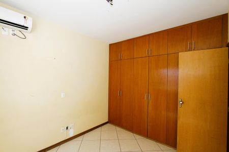 Apartamento à venda com 240m², 4 quartos e 2 vagasQuarto 2