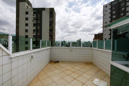 Apartamento à venda com 240m², 4 quartos e 2 vagasCobertura