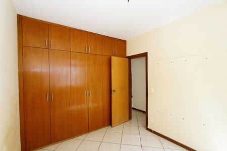 Apartamento à venda com 240m², 4 quartos e 2 vagasQuarto 2