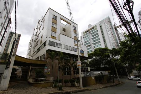 Apartamento à venda com 240m², 4 quartos e 2 vagasFachada