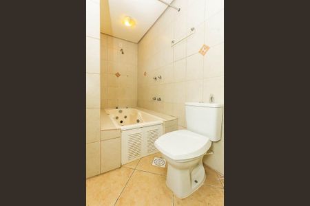 Banheiro de apartamento para alugar com 1 quarto, 61m² em Auxiliadora, Porto Alegre