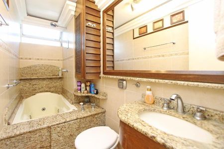 Apartamento para alugar com 192m², 4 quartos e 2 vagasBanheiro 1