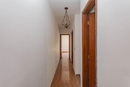 Casa à venda com 180m², 3 quartos e 2 vagasCorredor