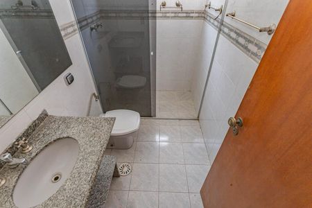 Casa à venda com 180m², 3 quartos e 2 vagasBanheiro da Suíte