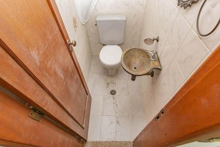 Lavabo de casa para alugar com 3 quartos, 180m² em Jardim Santa Emilia, São Paulo