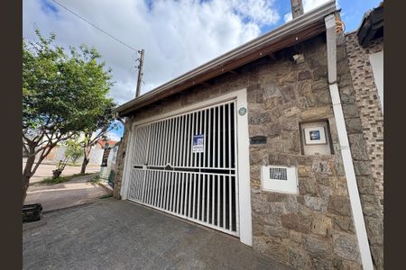 Casa à venda com 150m², 2 quartos e 3 vagasFachada - Plaquinha MBHL-513