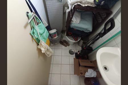 Apartamento à venda com 75m², 3 quartos e 2 vagas Apartamento à venda com 75m², 3 quartos e 2 vagasBanheiro de Serviço
