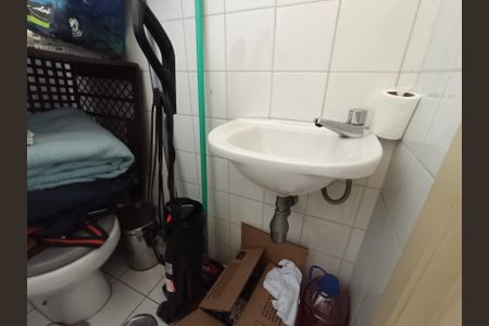 Apartamento à venda com 75m², 3 quartos e 2 vagas Apartamento à venda com 75m², 3 quartos e 2 vagasBanheiro de Serviço