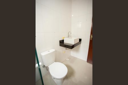 Casa de condomínio à venda com 58m², 2 quartos e 1 vaga Casa de condomínio à venda com 58m², 2 quartos e 1 vagaBANHEIRO