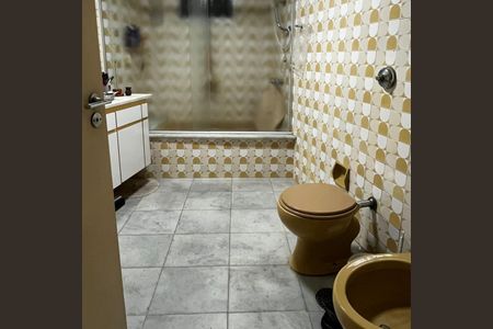 Apartamento à venda com 180m², 3 quartos e 2 vagas Apartamento à venda com 180m², 3 quartos e 2 vagasBanheiro 2