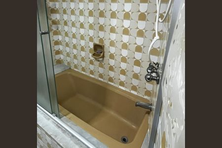 Apartamento à venda com 180m², 3 quartos e 2 vagas Apartamento à venda com 180m², 3 quartos e 2 vagasBanheiro 2