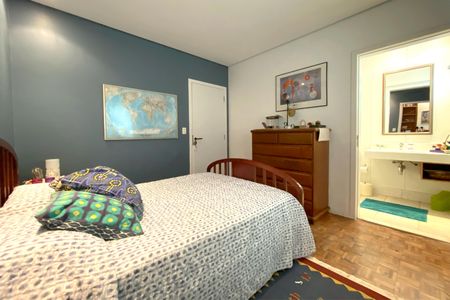 Casa de condomínio à venda com 344m², 4 quartos e 2 vagas Casa de condomínio à venda com 344m², 4 quartos e 2 vagasSuite 2