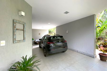 Casa de condomínio à venda com 344m², 4 quartos e 2 vagas Casa de condomínio à venda com 344m², 4 quartos e 2 vagasGaragem