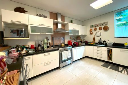 Casa de condomínio à venda com 344m², 4 quartos e 2 vagas Casa de condomínio à venda com 344m², 4 quartos e 2 vagasCozinha