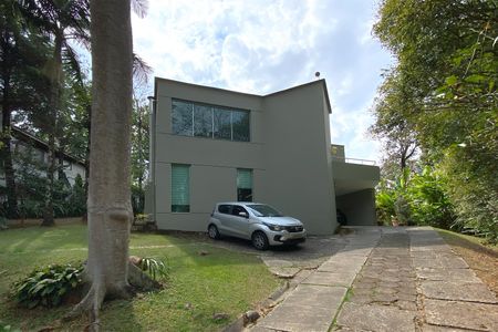 Casa de condomínio à venda com 344m², 4 quartos e 2 vagas Casa de condomínio à venda com 344m², 4 quartos e 2 vagasFachada