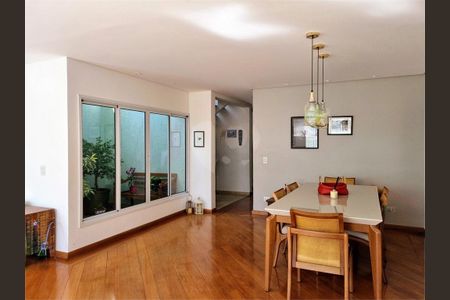 Casa à venda com 4 quartos, 272m² em Jardim Prudência, São Paulo