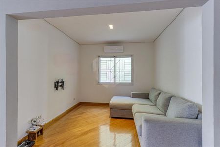 Casa à venda com 4 quartos, 272m² em Jardim Prudência, São Paulo