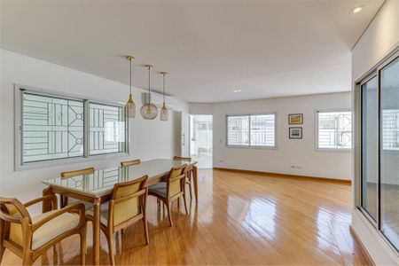 Casa à venda com 4 quartos, 272m² em Jardim Prudência, São Paulo