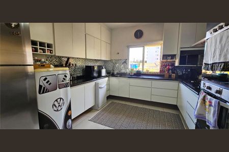 Casa à venda com 3 quartos, 300m² em Bela Aliança, São Paulo