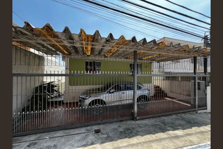Casa à venda com 110m², 2 quartos e 2 vagas Casa à venda com 110m², 2 quartos e 2 vagasFachada