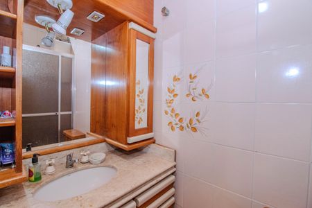 Casa à venda com 354m², 5 quartos e 3 vagasBanheiro 2