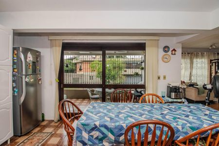 Casa à venda com 354m², 5 quartos e 3 vagasCozinha