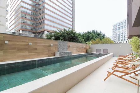 Studio para alugar com 25m², 1 quarto e sem vaga Studio para alugar com 25m², 1 quarto e sem vagaÁrea comum - Piscina