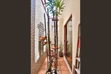 Casa para alugar com 115m², 2 quartos e 2 vagas Casa para alugar com 115m², 2 quartos e 2 vagasVaranda