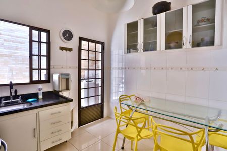 Casa para alugar com 115m², 2 quartos e 2 vagas Casa para alugar com 115m², 2 quartos e 2 vagasCozinha