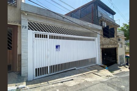 Casa para alugar com 115m², 2 quartos e 2 vagas Casa para alugar com 115m², 2 quartos e 2 vagasFachada