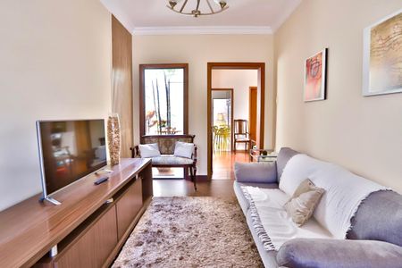 Casa para alugar com 115m², 2 quartos e 2 vagas Casa para alugar com 115m², 2 quartos e 2 vagasSala