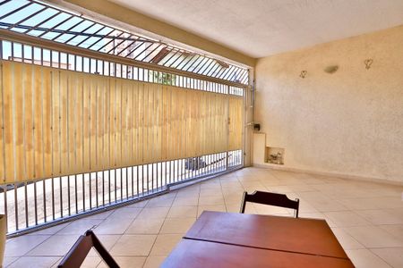 Casa para alugar com 115m², 2 quartos e 2 vagas Casa para alugar com 115m², 2 quartos e 2 vagasGaragem